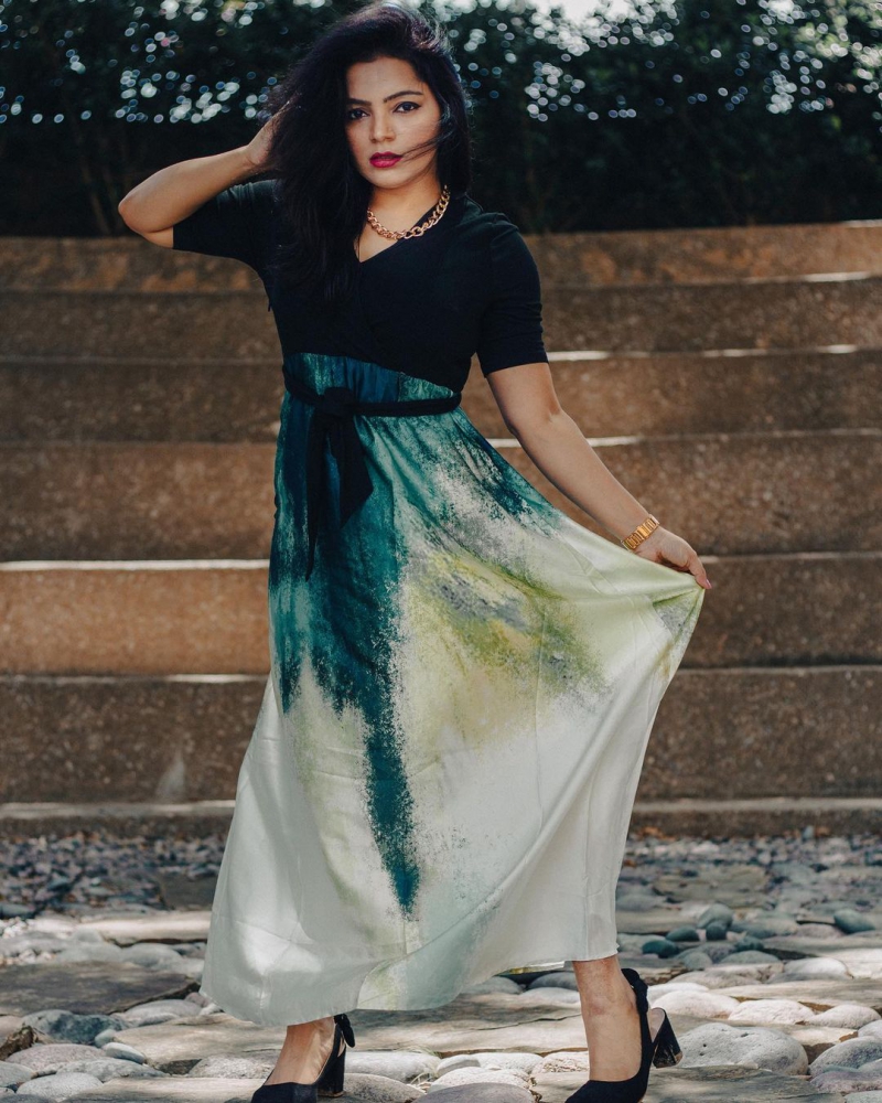 Belted Tie Dye Print Plunging Neck Maxi Dress