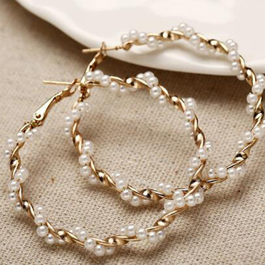 Circle Shape Pearl Embellished Earring Set