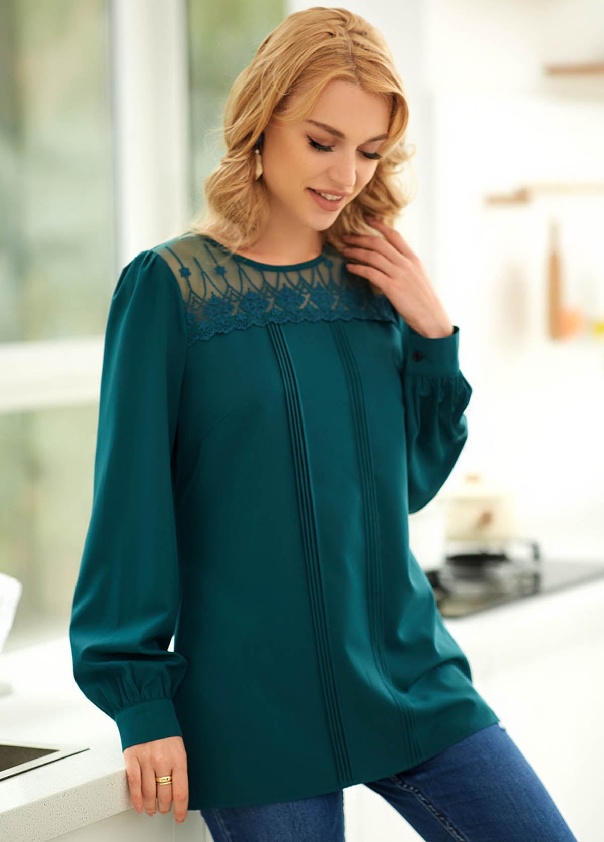 Long Sleeve Lace Stitching Crinkle Chest Blouse