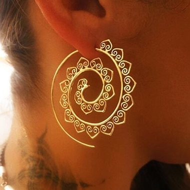 Metal Detail Heart Design Gold Retro Earrin Set
