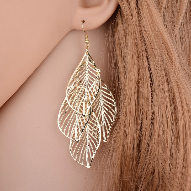 Metal Detail Leaf Design Gold Earring Set