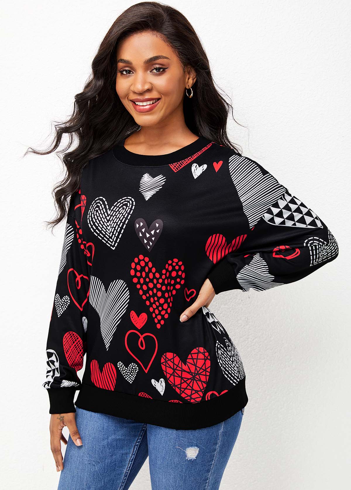 Long Sleeve Heart Print Round Neck Sweatshirt