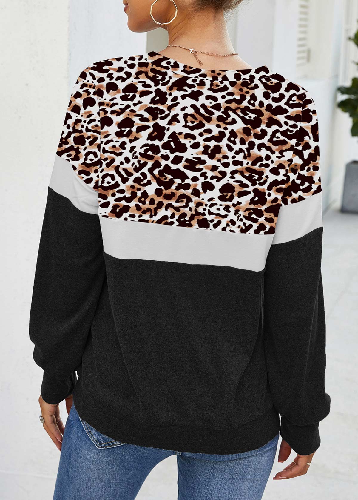 Round Neck Leopard Long Sleeve Sweatshirt