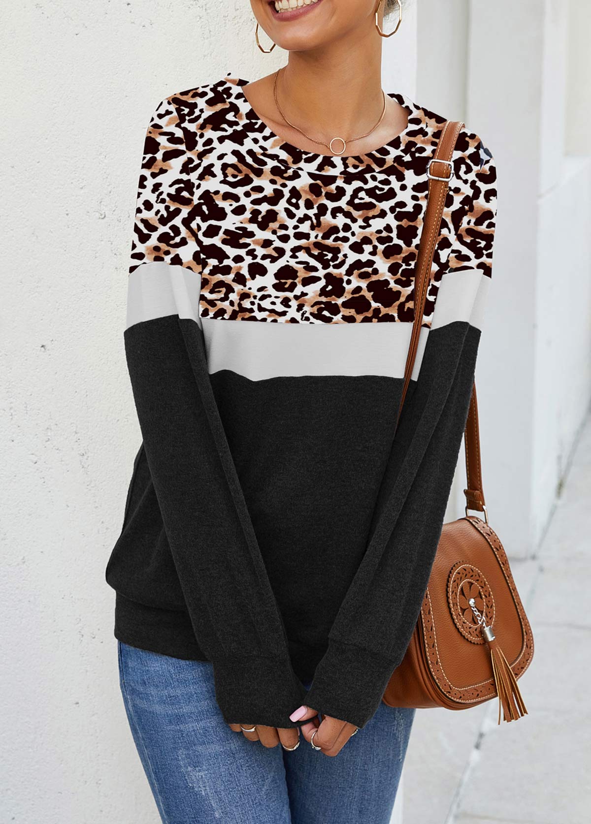 Round Neck Leopard Long Sleeve Sweatshirt