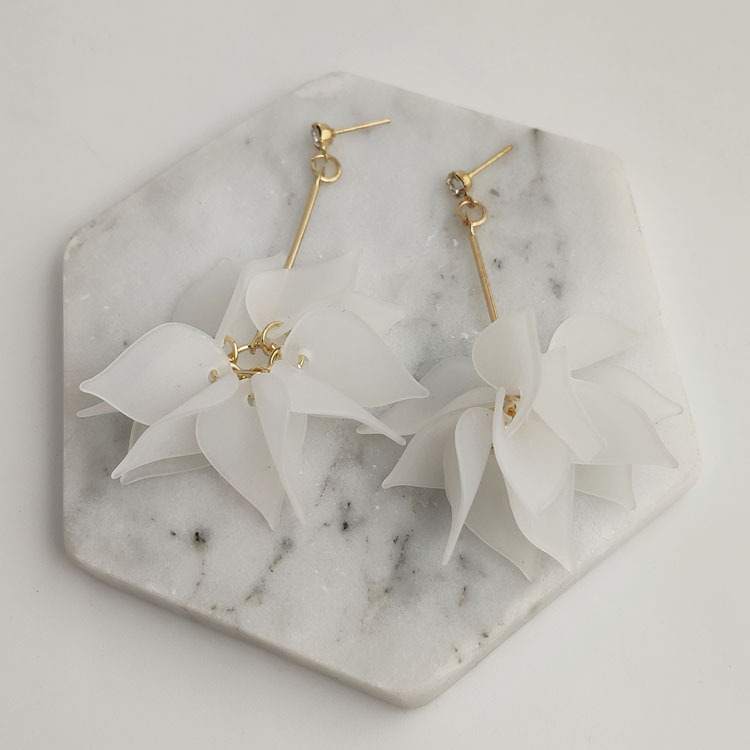 Layered Metal Detail Floral Design Earrings