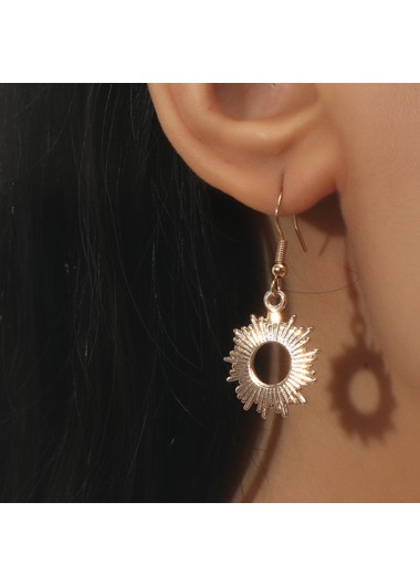 Rosewe Chic Gold Sunflower Pendant Metal Detail Earrings - One Size