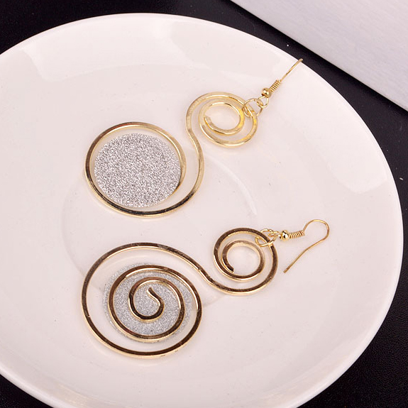 Metal Detail Geometric Design Gold Earrings