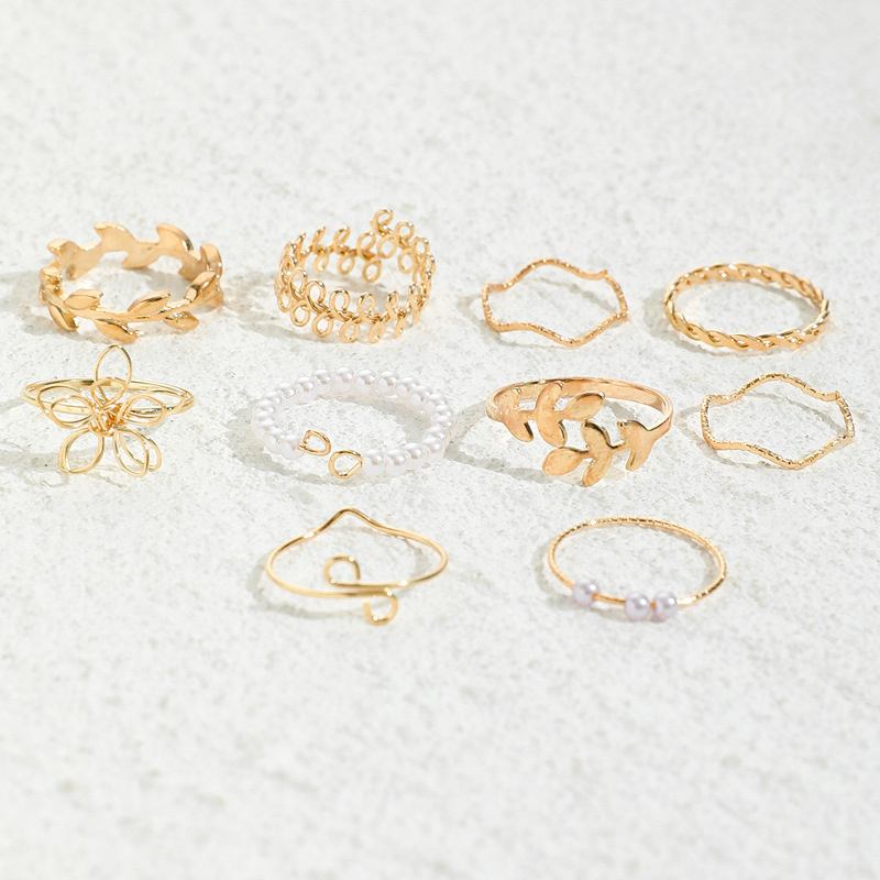 Metal Detail Flower and Leaf Design Gold Ring Set