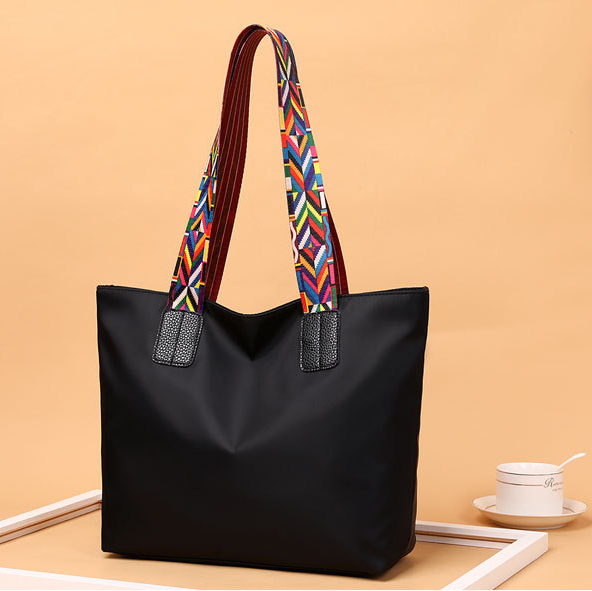 Geometric Print Zipper Black Tote Bag