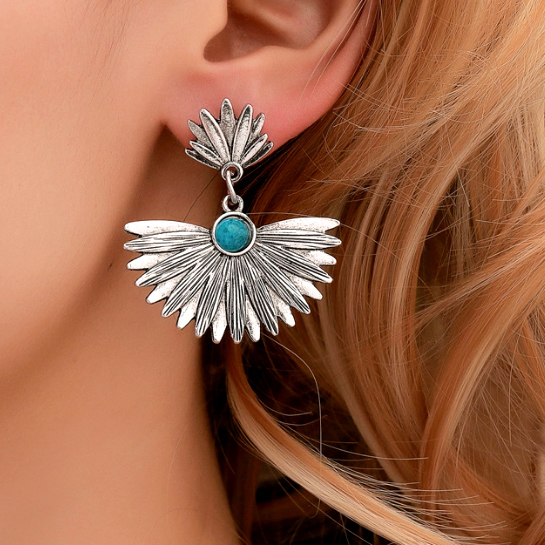 Metal Detail Leaf Design Silver Earrings
