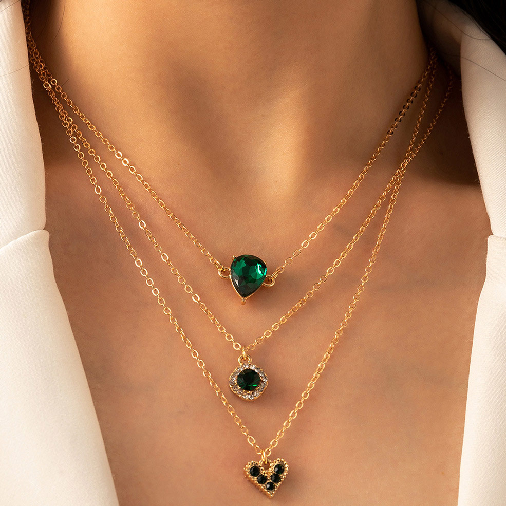 Zircon Design Heart Detail Gold Necklace Set