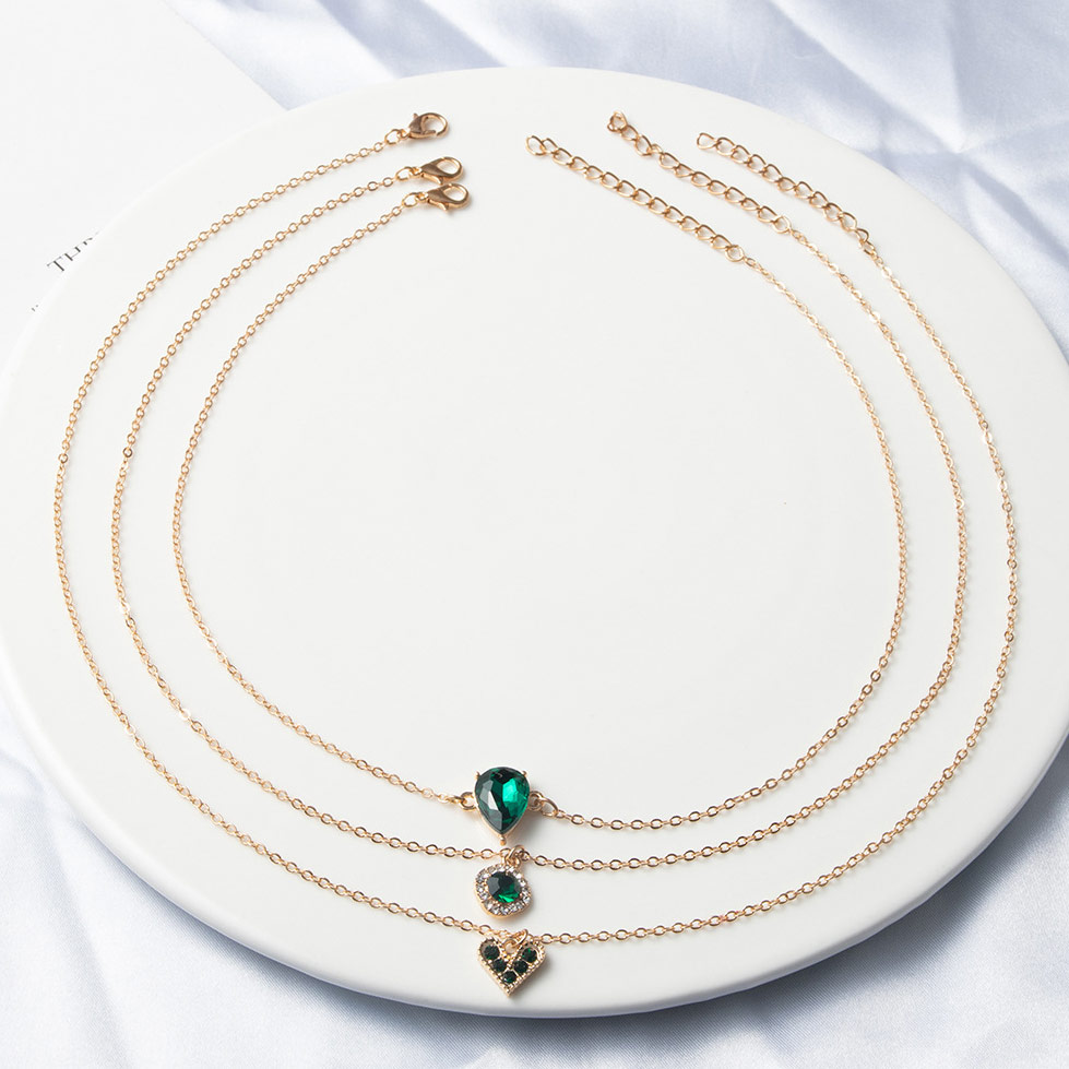Zircon Design Heart Detail Gold Necklace Set