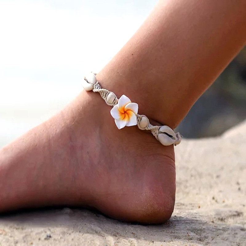 White Flower Design Conch Detail Anklet