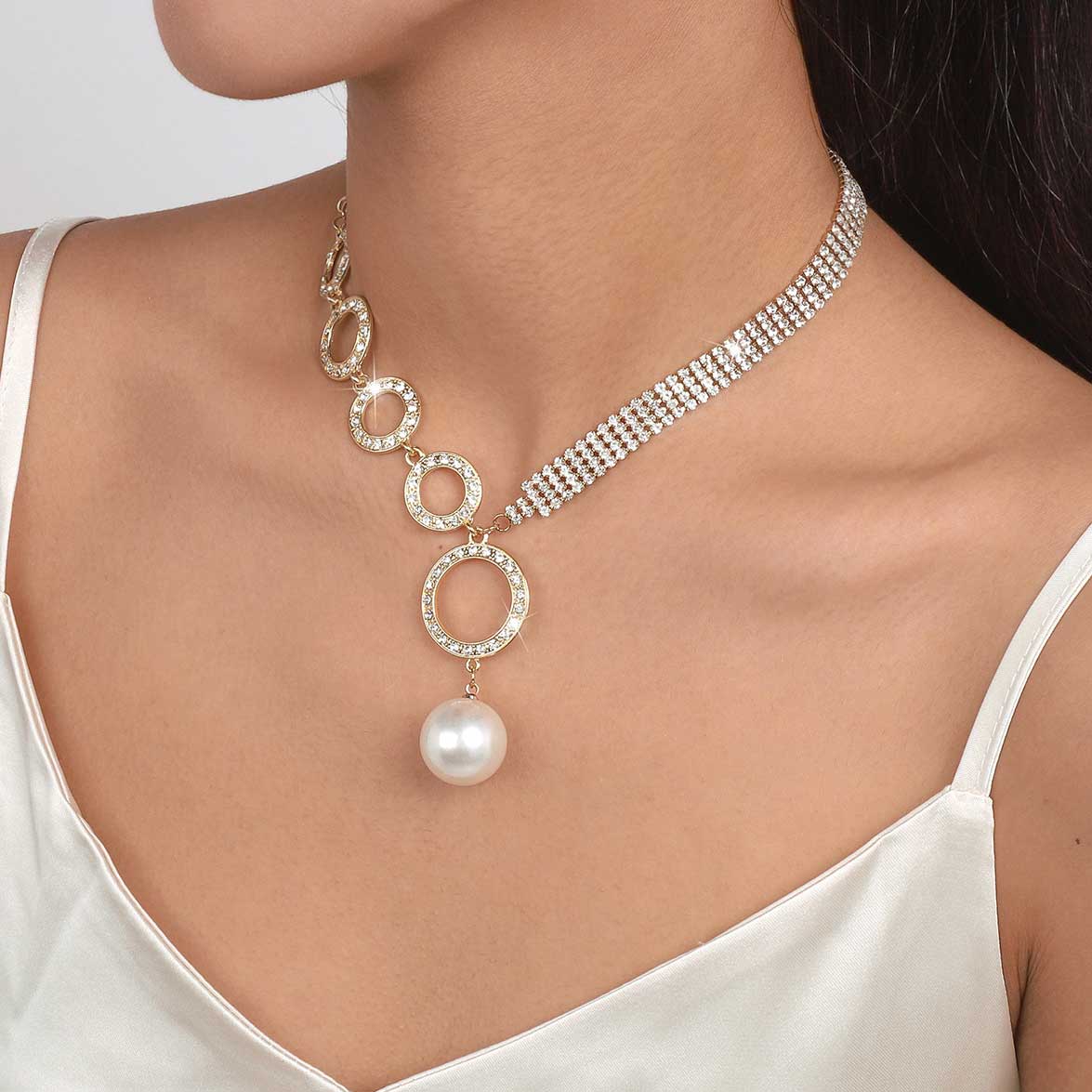 Silver Rhinestone Pearl Circular Shape Detail Necklace