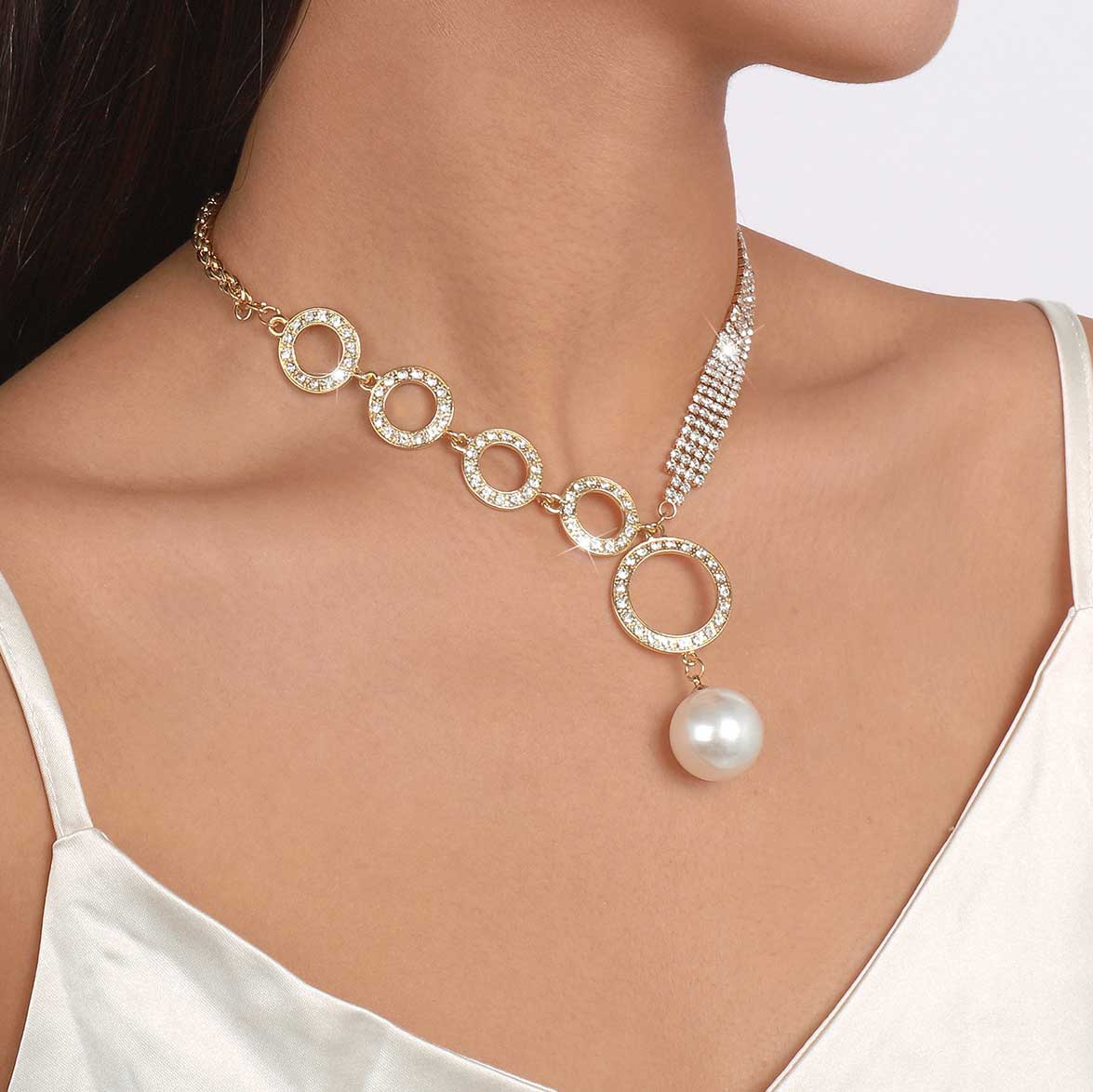 Pearl Gold Rhinestone Circular Shape Necklace