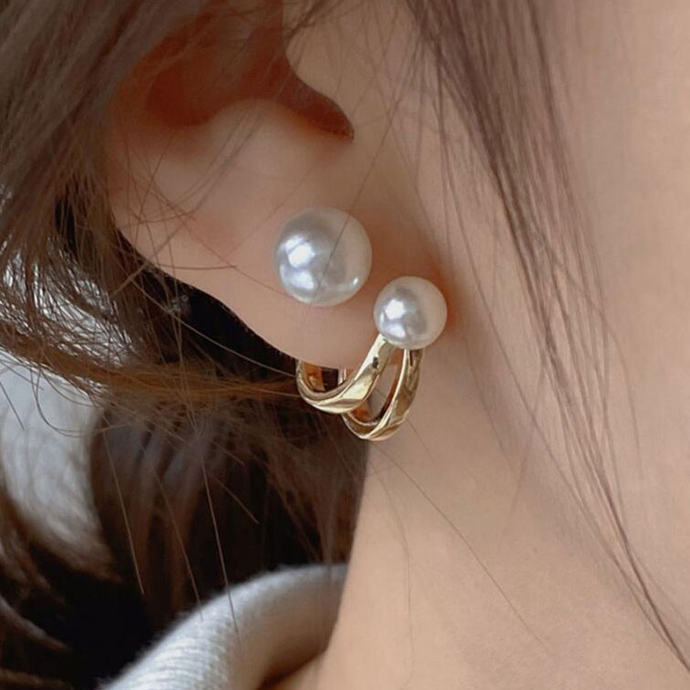 1 Pair Golden Pearl Metal Detail Earrings