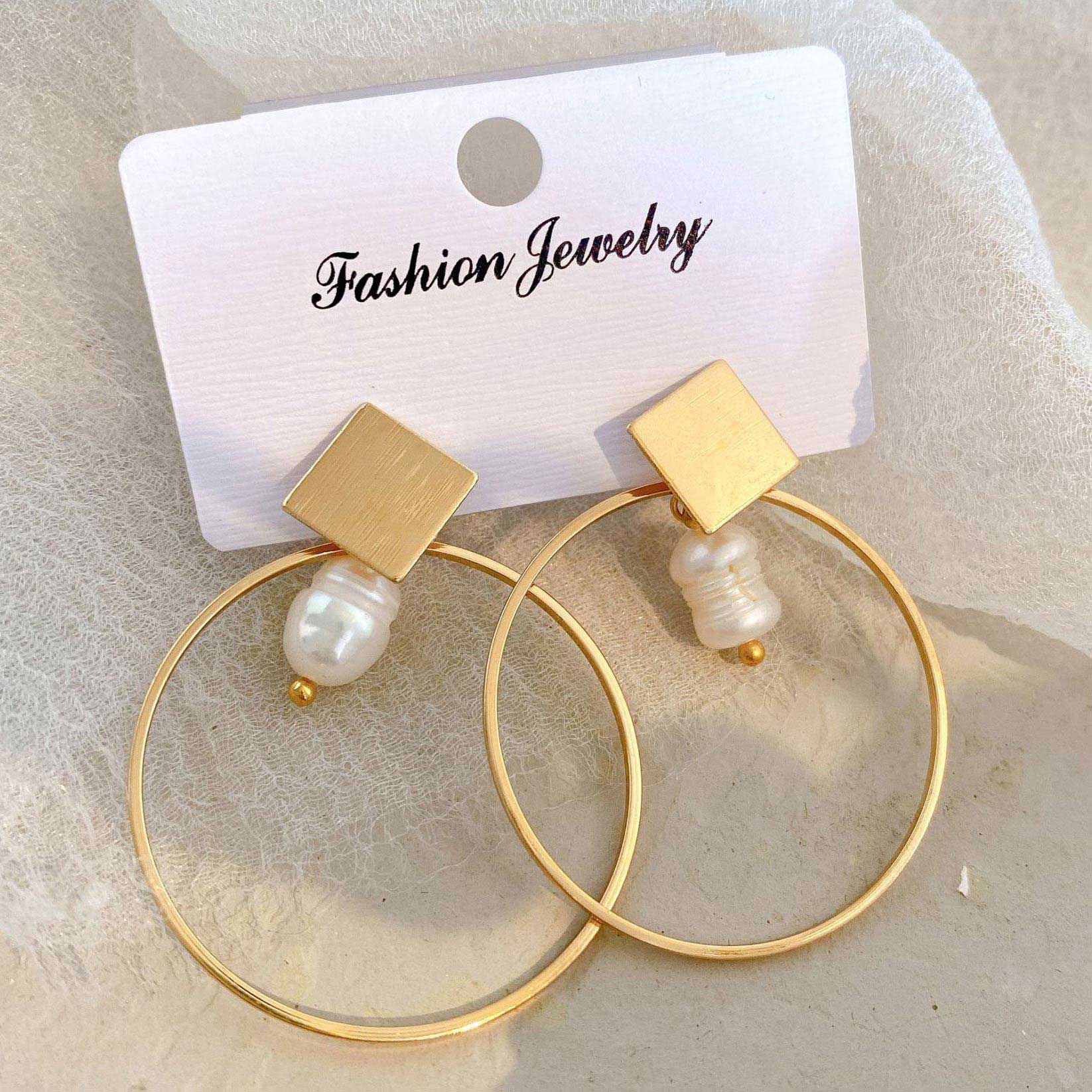 Metal Detail Gold Pearl Design Earrings