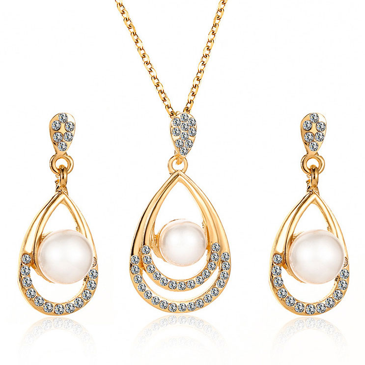 Rhinestone Detail Gold Pearl Design Necklace Set