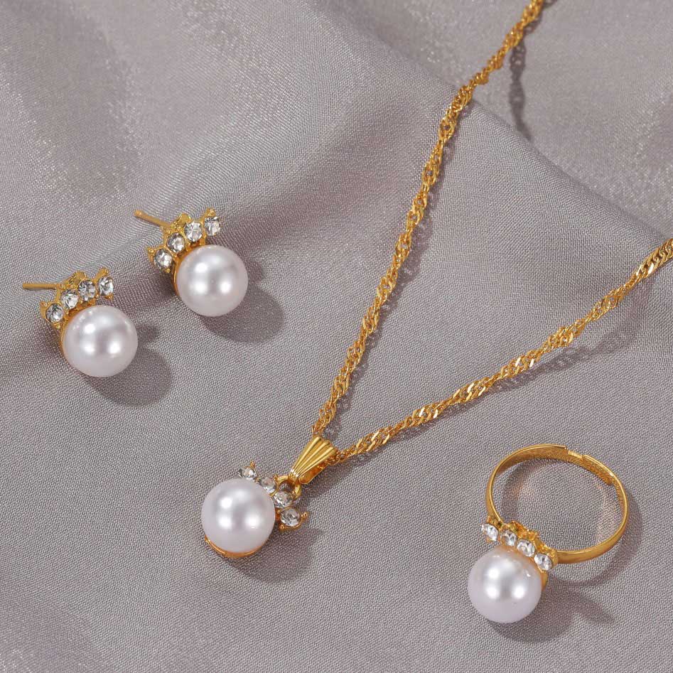 Pearl Design Rhinestone Detail Gold Necklace