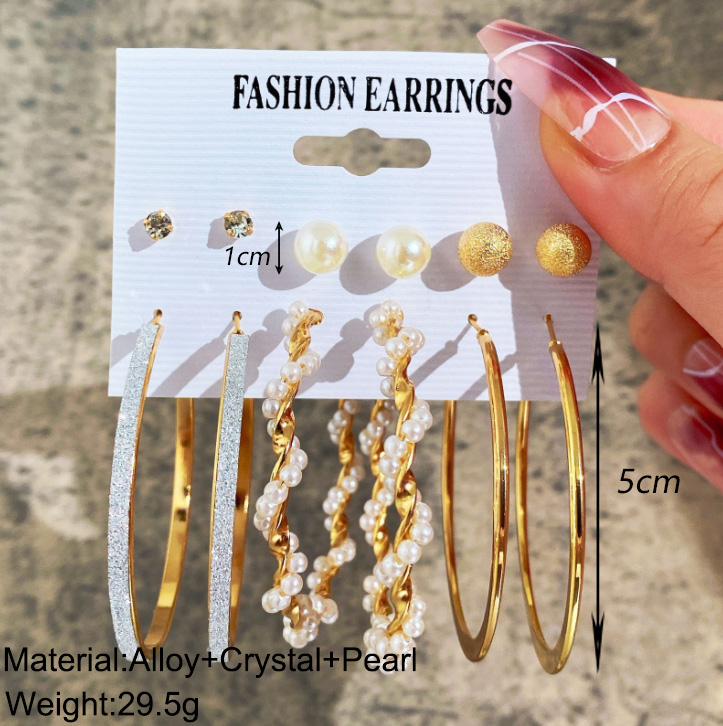 Pearl Rhinestone Design Gold Round Earring Set