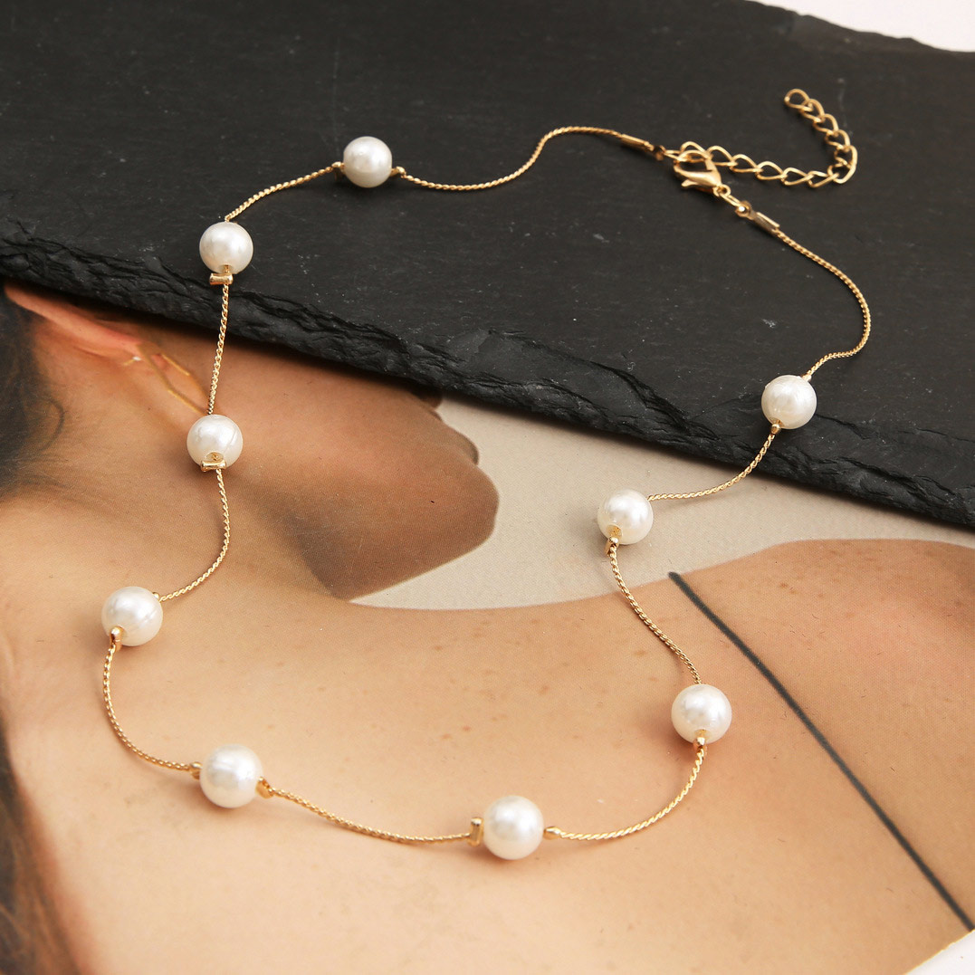 Pearl Design White Metal Detail Necklace