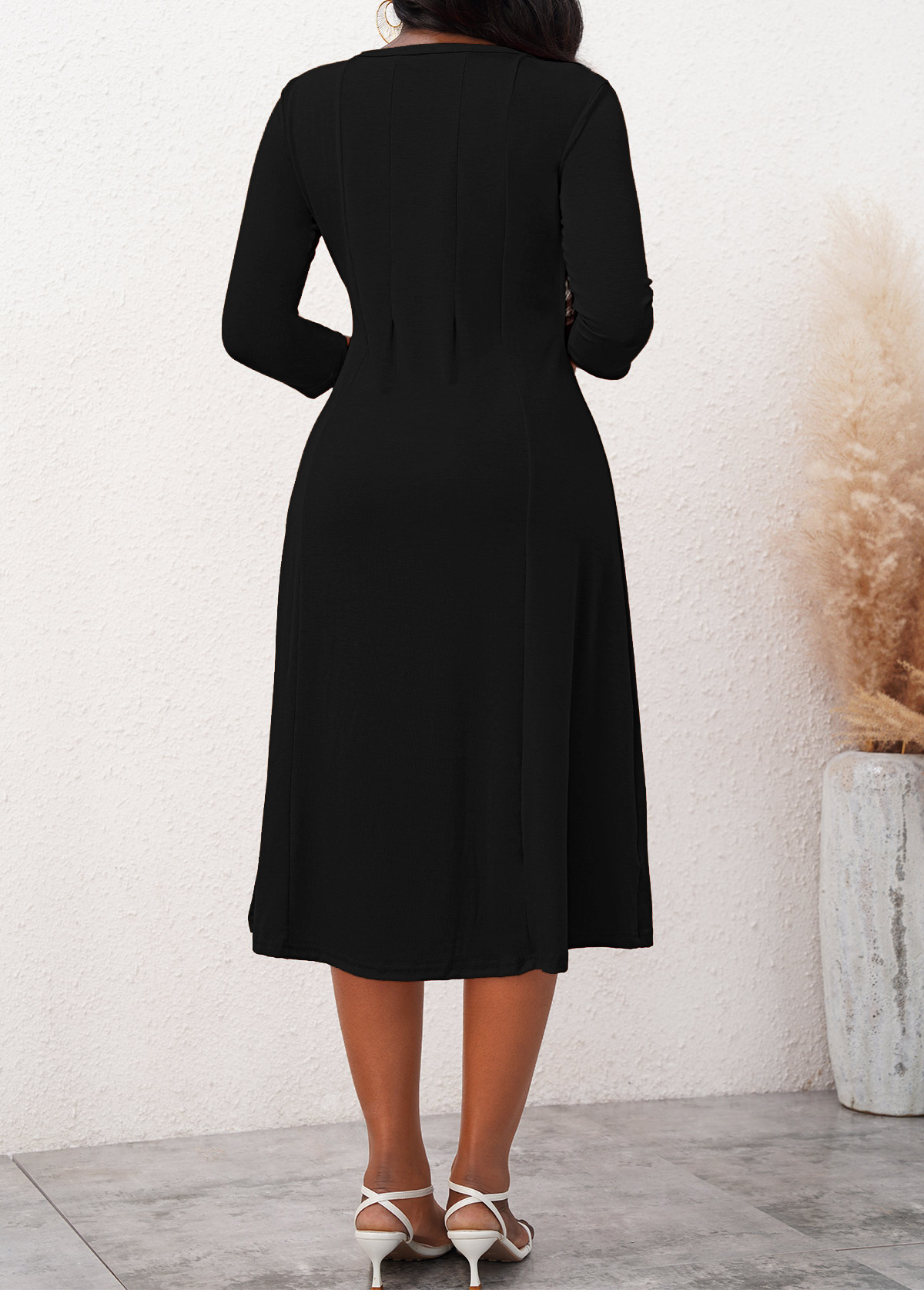 Black 3/4 Sleeve Round Neck Dress