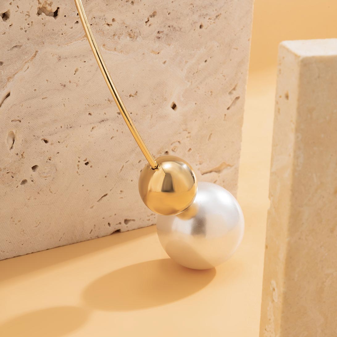 Pearl Design Metal Gold Asymmetrical Necklace