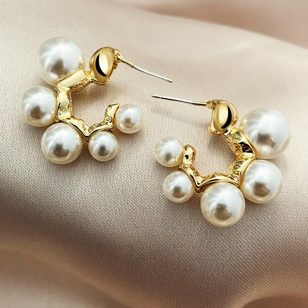 Gold Round Pearl Metal Detail Earrings