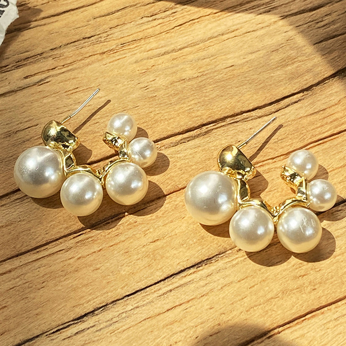 Gold Round Pearl Metal Detail Earrings