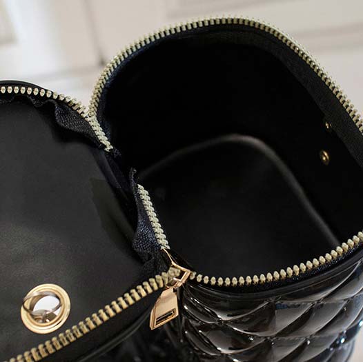 Black Zip Chains Pearl Shoulder Bag
