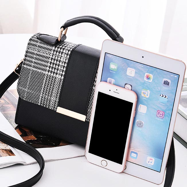 Houndstooth Print Magnetic Black Shoulder Bag