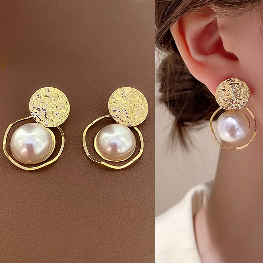 Round Gold Metal Detail Pearl Earrings