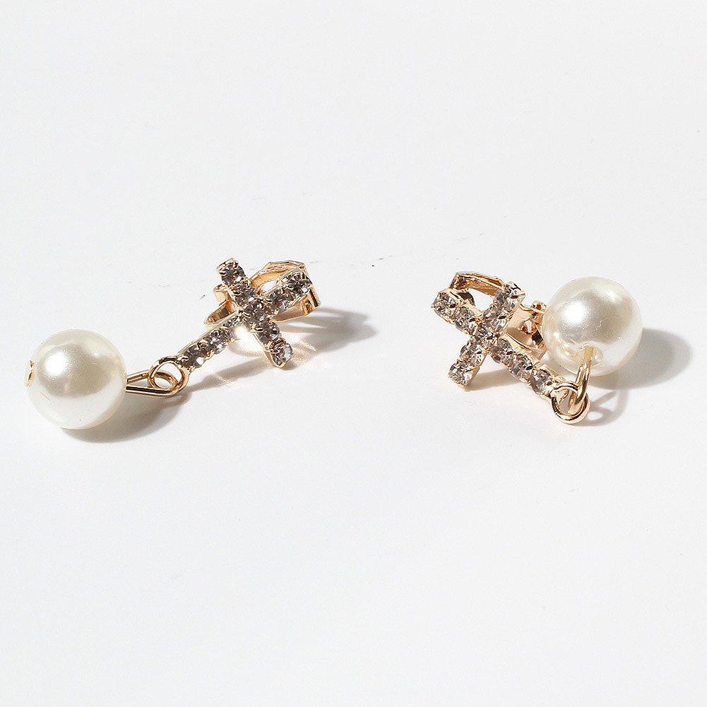 Silvery White Round Metal Pearl Earrings