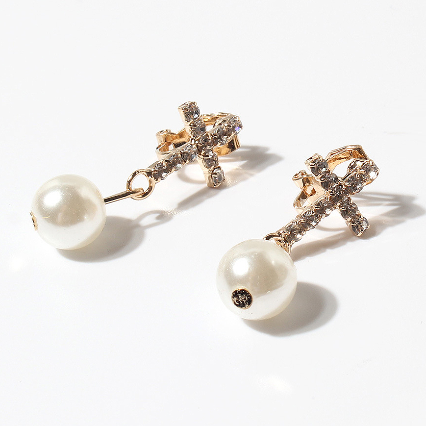 Silvery White Round Metal Pearl Earrings