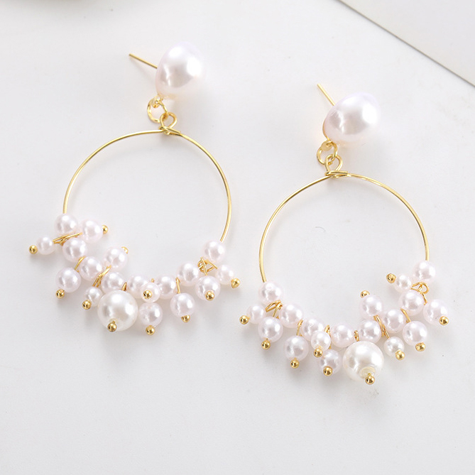 1 Pair Round White Pearl Earrings