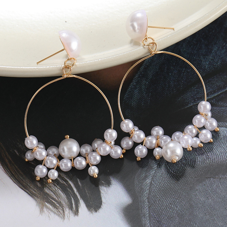 1 Pair Round White Pearl Earrings