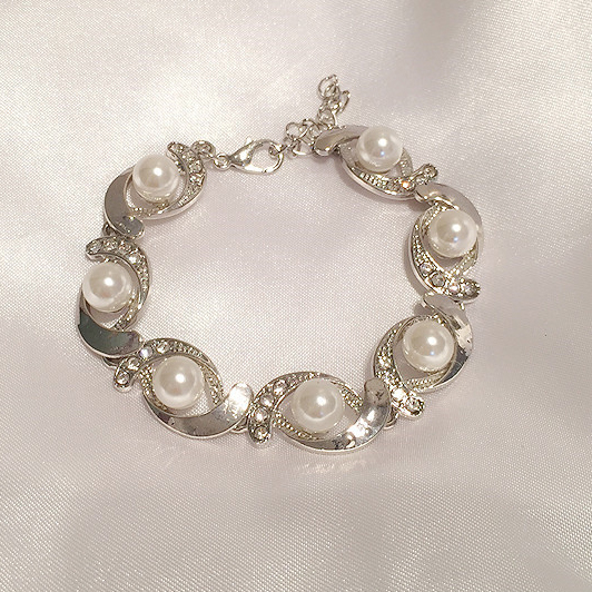 Pearl Silver Rhinestone Detail Round Bracelet