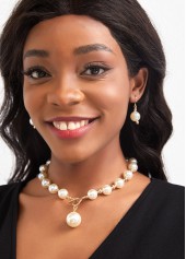 Silvery White Pearl Round Earings and Necklace