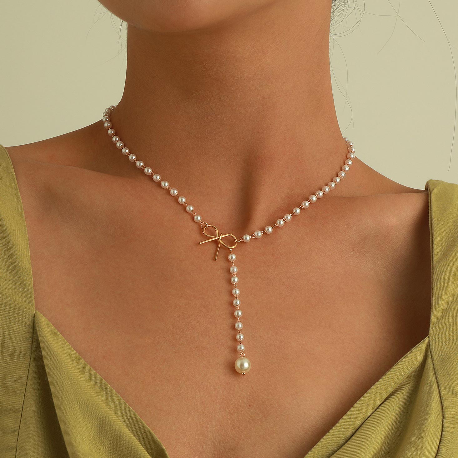 Gold Pearl Detail Bowknot Design Necklace