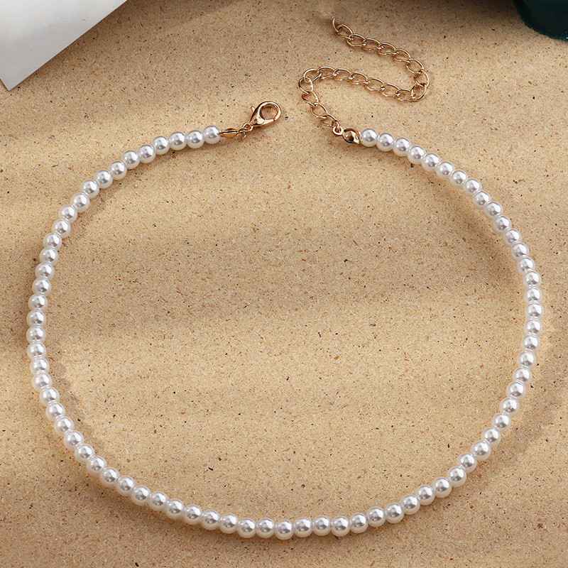 Small Pearl Detail White Round Necklace