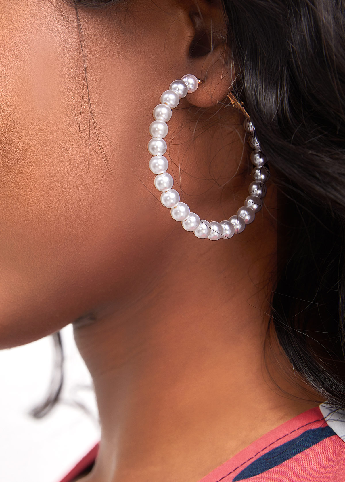Round Design Pearl Detail White Earrings