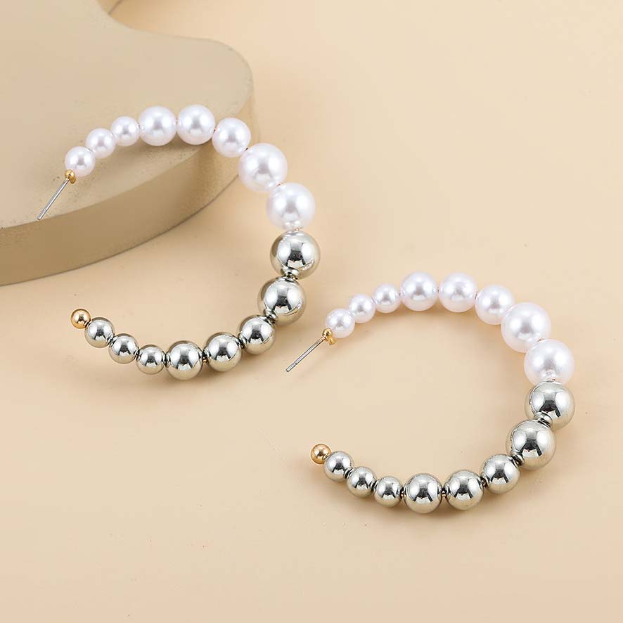 Pearl Design Silvery White Circular Earrings