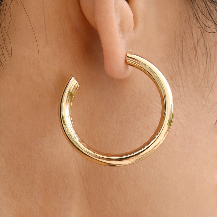 Gold Geometric Pattern Metal Detail Round Earrings