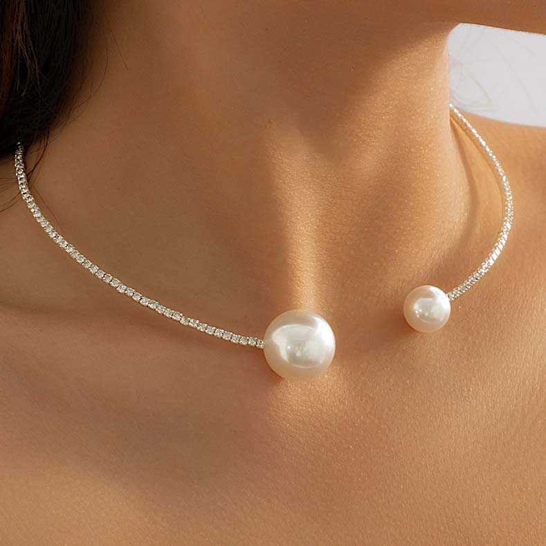 Asymmetric Design Silvery White Pearl Detail Necklace