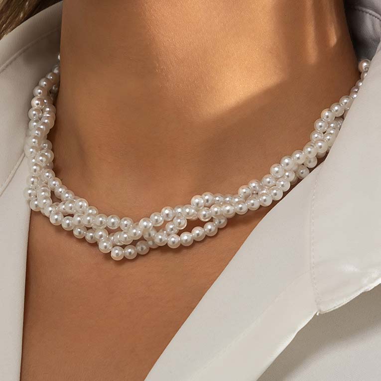 Pearl Design White Geometric Pattern Necklace