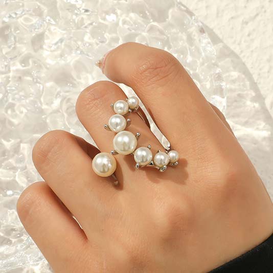 Silvery White Asymmetry Pear Detail Ring