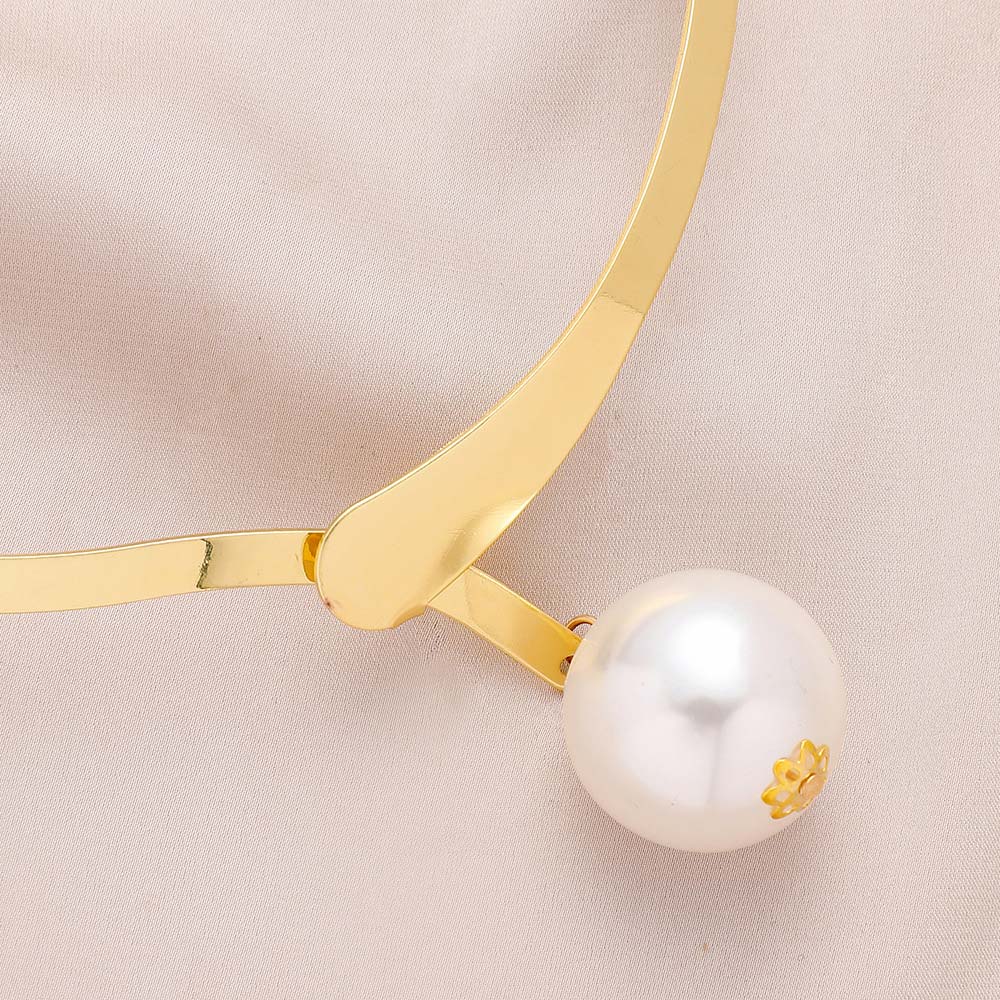Pearl Gold Metal Detail Asymmetric Necklace