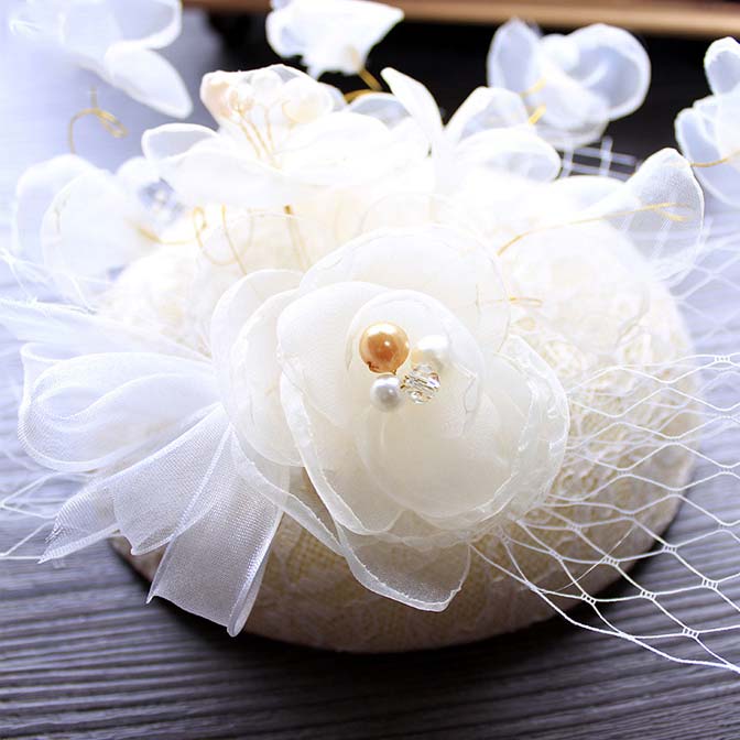 Floral Design White Mesh Stitching Hat