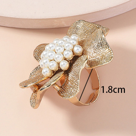 Floral Detail Champagne Pearl Design Ring