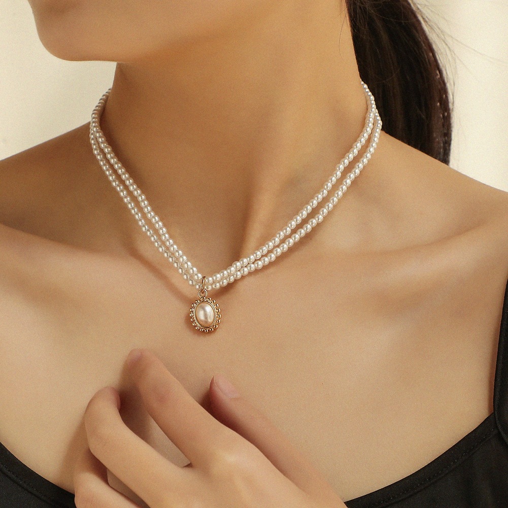 Geometric Pattern Pearl Detail White Necklace